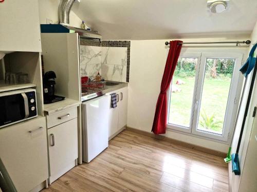 09 - Joli studio neuf avec vue sur jardin arboré et parking privatif gratuit (09 - Joli studio avec clim, 2 lits, un lit double et un lit simple, logement tout equipe pour 1, 2 o) in Razac Sur L'Isle mazpilsēta