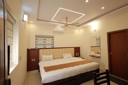 Swami Prasad Paradise hotel in Dharamsthala