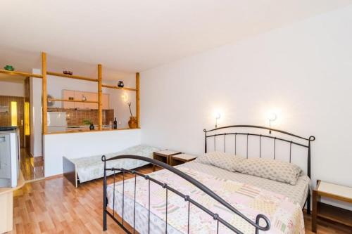 Apartments Bezek - Studio Apartment with Sea View 2 A in Trstenik