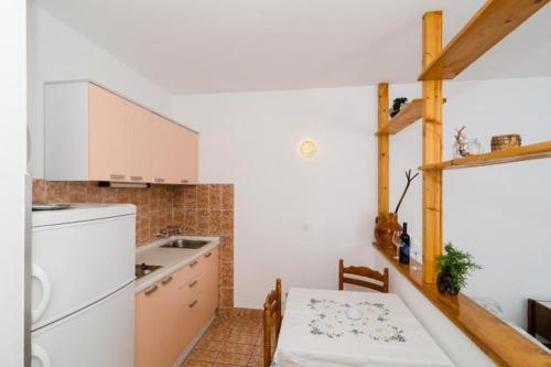 virtuve, Apartments Bezek - Studio Apartment with Sea View 2 A in Trstenik