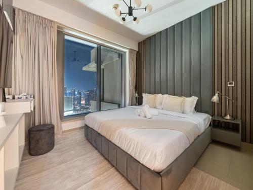 Skyline Serenity Holiday Home I Lavish 2 Bedroom I Burj Khalifa & Fountain Views I Free Gym Pool Parking Wi-Fi and PS5 - image 10
