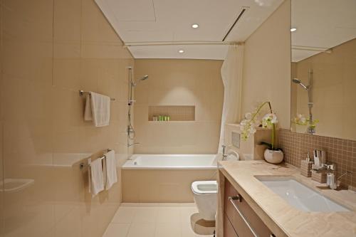 CH Urban Haven - 1BR at Boulevard Point with Burj & Fountain Views, Dubai (photo 9)