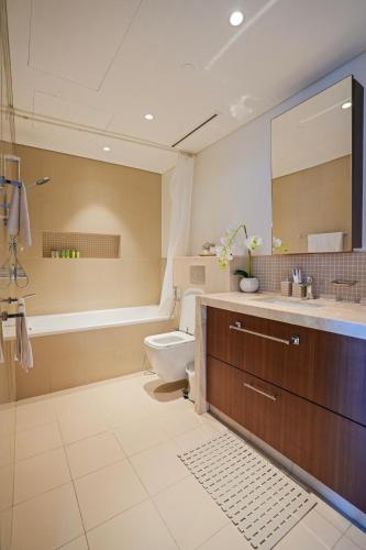 CH Urban Haven - 1BR at Boulevard Point with Burj & Fountain Views, Dubai (photo 5)