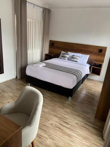 Double Room with Balcony image 1