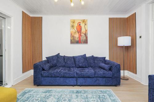 5 Bed Town-house by Harlington, London (photo 3)