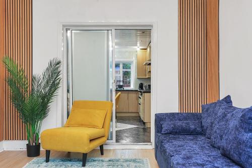 5 Bed Town-house by Harlington, London (photo 8)