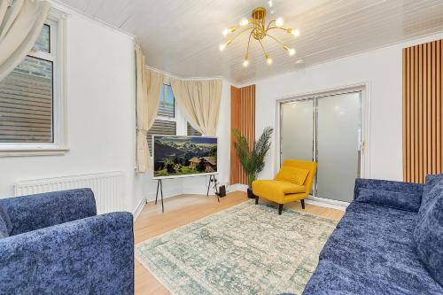 5 Bed Town-house by Harlington, London (photo 7)