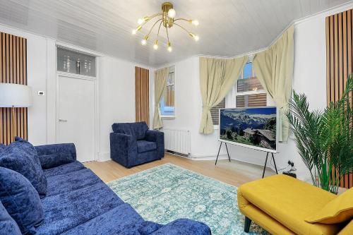 5 Bed Town-house by Harlington, London (photo 6)