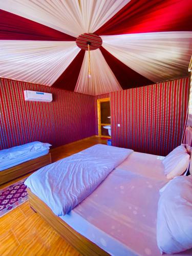 3 twin beds