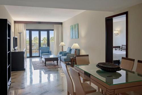 Deluxe Suite image 2