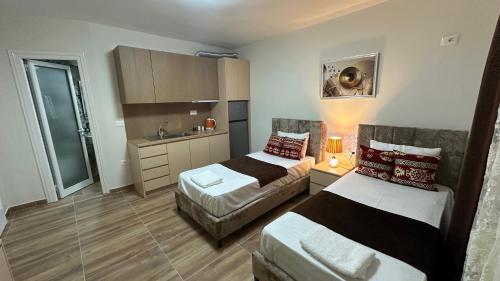 Cozy centrally located room for two 1, 10 min walk from city center, Tirana