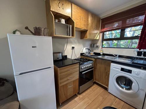 Khaled Estate Cottages - unit A in Everton