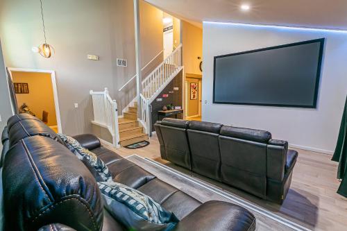 Thematic House with Private PoolSpaGame Room in Loughman, USA