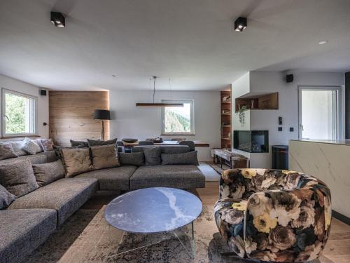 Luxury Mountain Apartment with Private Sauna and Underground Parking