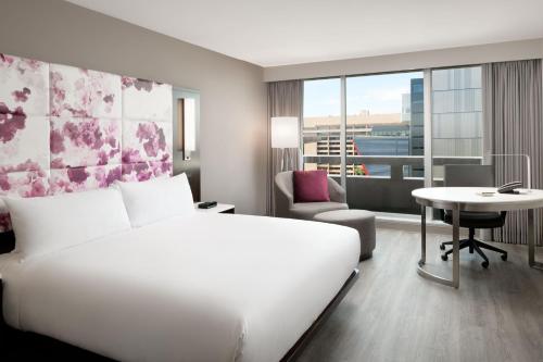 1 King Deluxe-City View