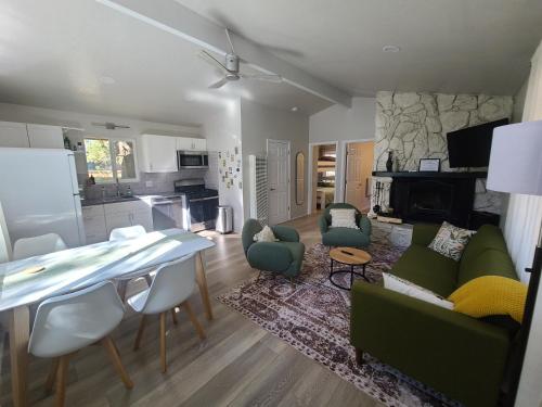 Bear Nest - Cozy 2 bedroom House adjacent to National Forest with Deck BBQ Fireplace, Sugarloaf (fotografie 9)