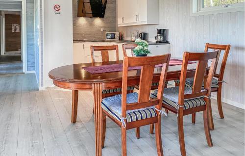 virtuve, Cozy Home In Torvikbukt With Wifi in Torvikbukt