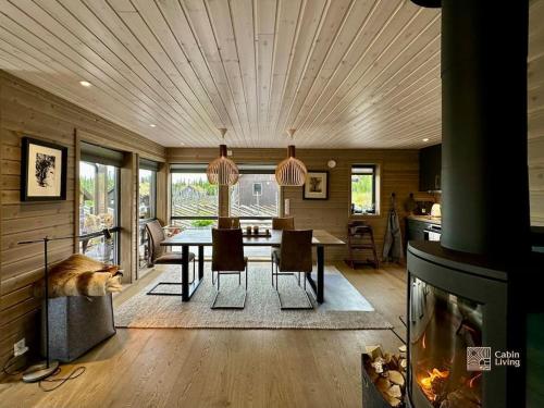 High standard cabin at Sjusjøen sauna, hot tub & ski trails right outside in Sjusjoen