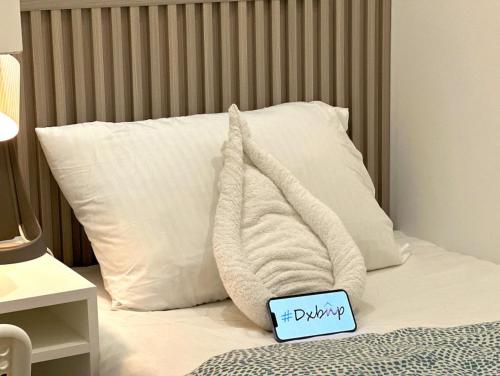 Cozy Partition Room for Travelers in Tecom, Dubái