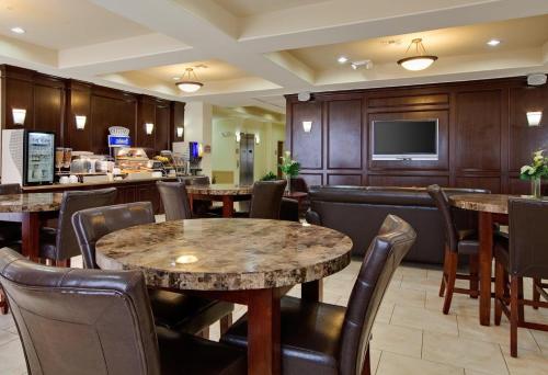 ASPEN GRAND HOTEL LaPorte in La Porte