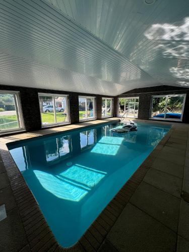 Басейн, Little Eden New Forest and Coastal Retreat Langley Hampshire in Holbury and North Blackfield