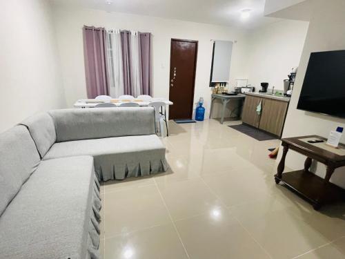 Gimmos Air B&B in Casamira, City of Naga in San Fernando