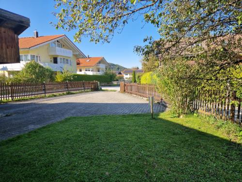 Dārzs, Ferienwohnung Seibert inkl Chiemgaukarte in Bergen (Traunstein)