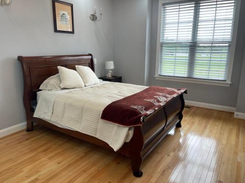 Queen Room in Whitsett, USA