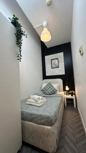 Rest Partition Room in Tecom Near Metro - image 8