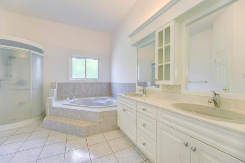 Quiet and Comfortable Homestay in Oakville