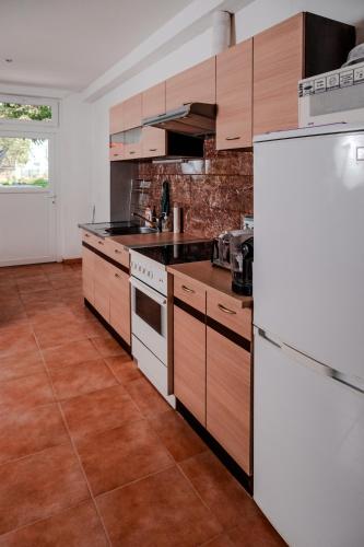 Kitchen, Edi Birtok in Sásd