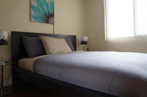 Luxury Corporate Housing: Furnished 2BR Townhouse in Vancouver, Canada