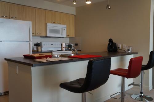 Luxury Corporate Housing: Furnished 2BR Townhouse in Vancouver, Canada