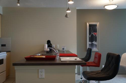 Luxury Corporate Housing: Furnished 2BR Townhouse in Vancouver, Canada
