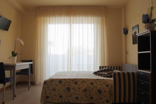 Studio (2 Adults)