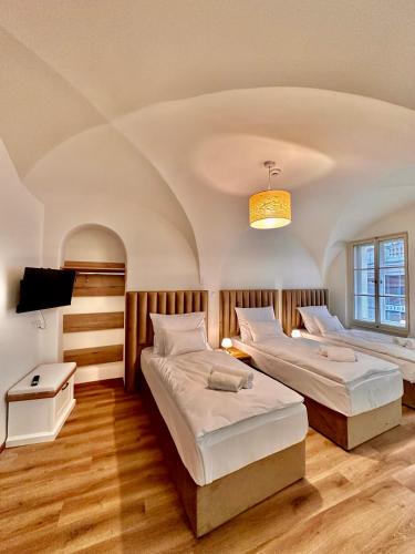 Superior Triple Room image 3