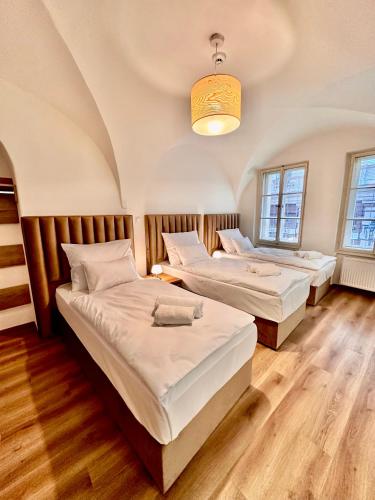 Superior Triple Room image 6