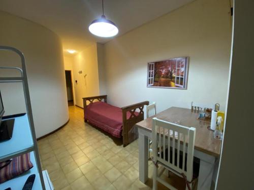 One-Bedroom Apartment image 8