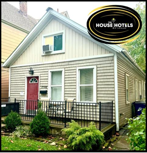 The House Hotels - W.20TH - Three Bedroom Near West Side Market and Downtown Cle in Cleveland, USA
