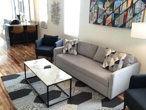 The House Hotels - W.20TH - Three Bedroom Near West Side Market and Downtown Cle in Cleveland, USA