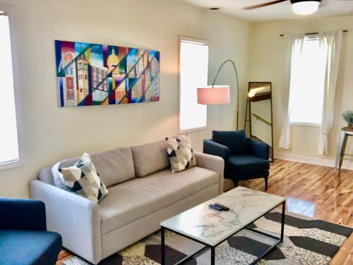 The House Hotels - W.20TH - Three Bedroom Near West Side Market and Downtown Cle in Cleveland, USA