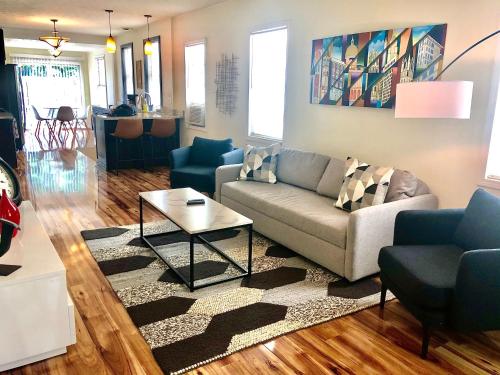 The House Hotels - W.20TH - Three Bedroom Near West Side Market and Downtown Cle in Cleveland, USA