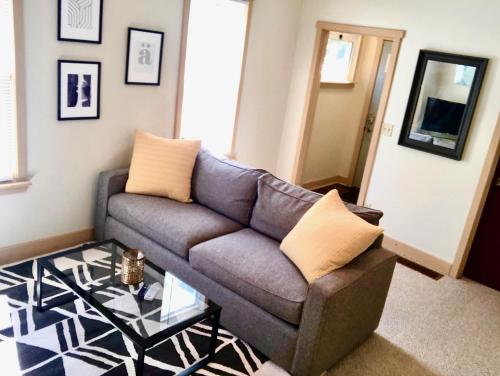 The House Hotels - W47th 2 - 5 Minutes from Downtown in Cleveland, USA