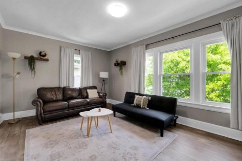 Charming Retreat - Walk to local restaurants, cafes and pubs in Mount Clemens, USA