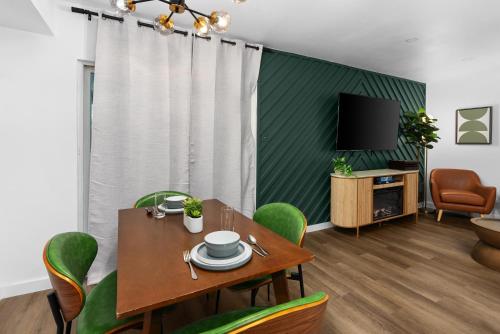 Modern 4BR Condo Perfect for Large Groups & Events in Austin, USA
