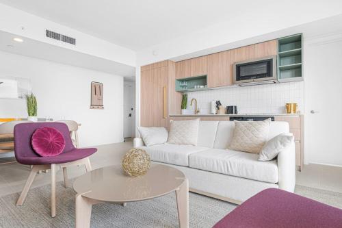 Lux 2BR Natiivo Condo With Pool, Spa and Gym Access in Miami, USA