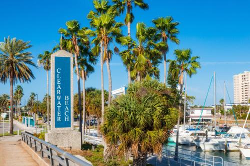 Location! Coastal Charm I 5 min Walk to Beach, Shops & Rest Location! Coastal Charm I 5 min Walk to Beach, Shops & Rest