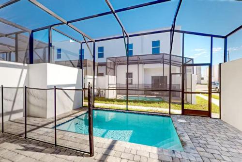 5BR Villa w Pvt Pool, 15 Min to Disney, Sleeps 10, Davenport