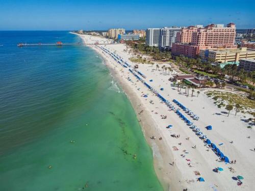 Location! Coastal Charm I 5 min Walk to Beach, Shops & Rest in Clearwater Beach, USA