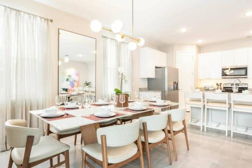 7988 Magical Disney Vacation Home - 5 bedrooms in Kissimmee, USA